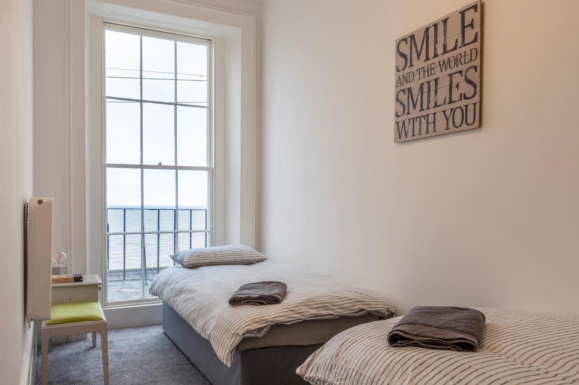 Seaside Serenity: Stylish Sea View Apartments In Herne Bay Bagian luar foto