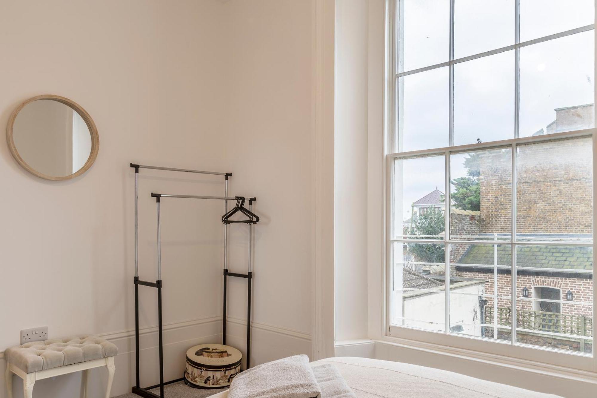 Seaside Serenity: Stylish Sea View Apartments In Herne Bay Bagian luar foto