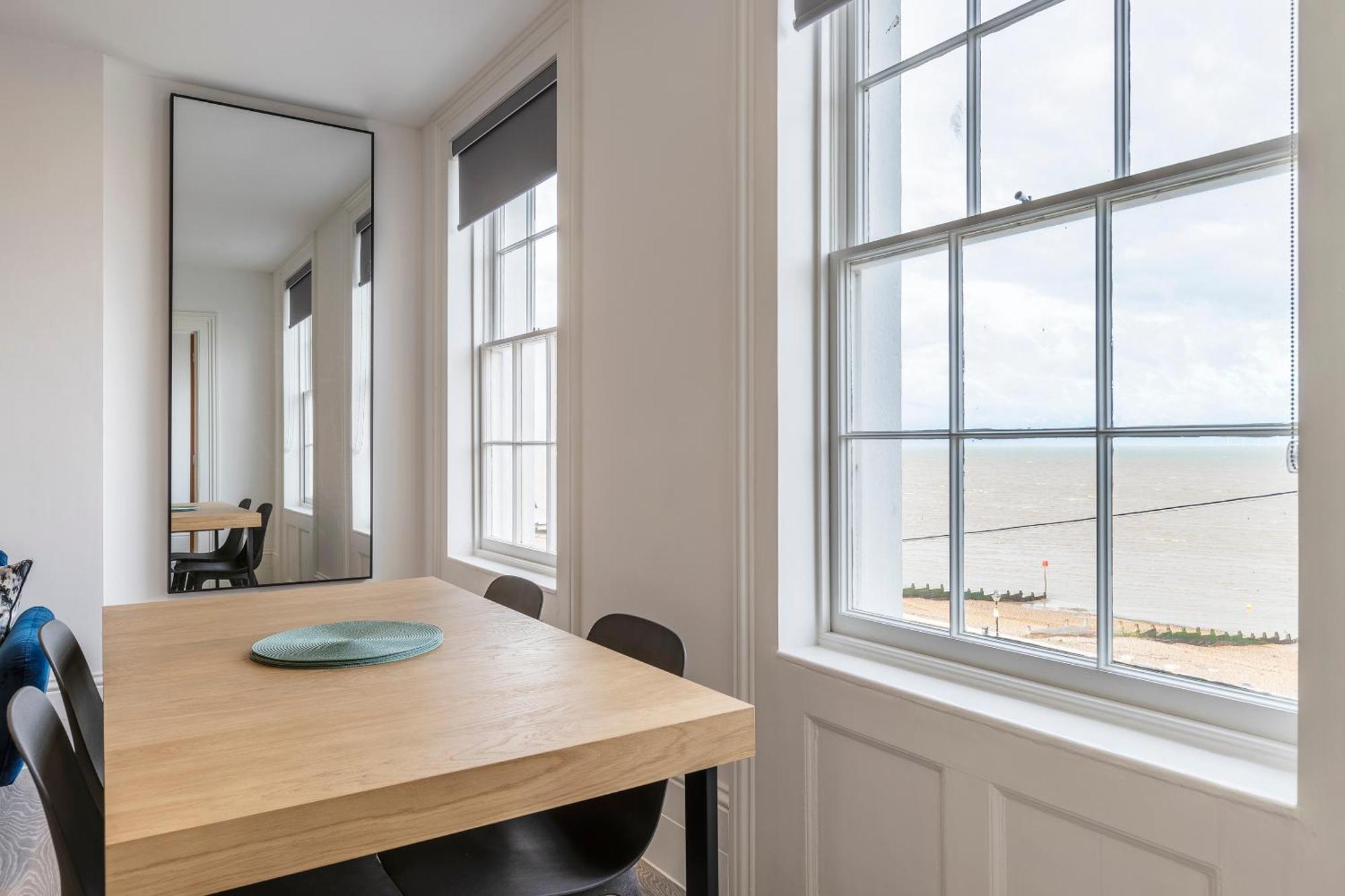 Seaside Serenity: Stylish Sea View Apartments In Herne Bay Bagian luar foto
